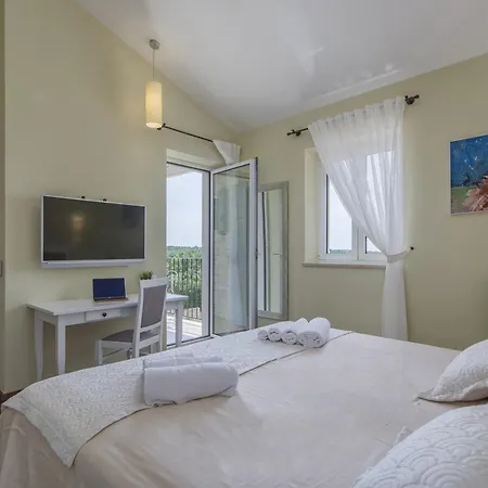 Sterpazzi For 8 People Near Porec With 38 M2 Heated Pool, Sea View & Wellness Villa Višnjan