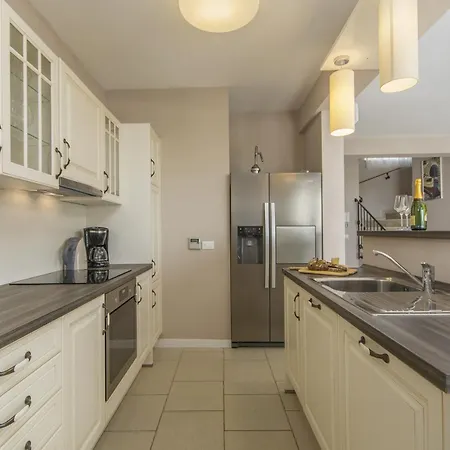 Sterpazzi For 8 People Near Porec With 38 M2 Heated Pool, Sea View & Wellness *