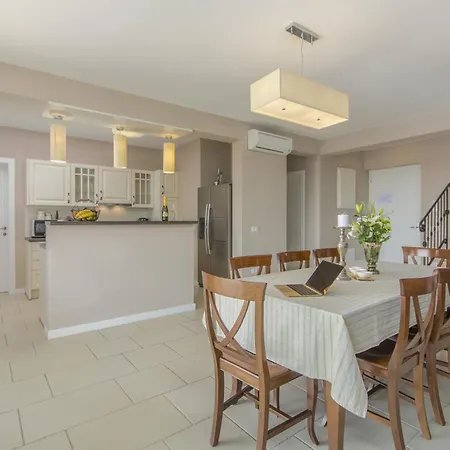 Sterpazzi For 8 People Near Porec With 38 M2 Heated Pool, Sea View & Wellness