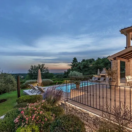 Sterpazzi For 8 People Near Porec With 38 M2 Heated Pool, Sea View & Wellness Villa *