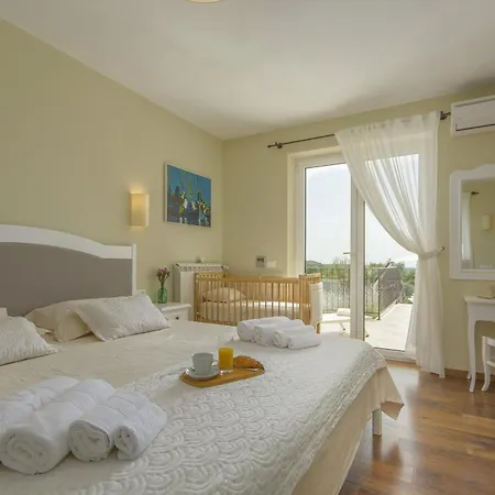 Sterpazzi For 8 People Near Porec With 38 M2 Heated Pool, Sea View & Wellness Višnjan