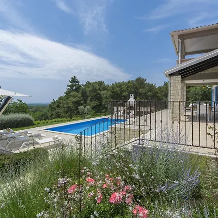 Sterpazzi For 8 People Near Porec With 38 M2 Heated Pool, Sea View & Wellness * Višnjan