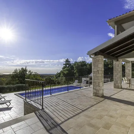 Sterpazzi For 8 People Near Porec With 38 M2 Heated Pool, Sea View & Wellness Vila