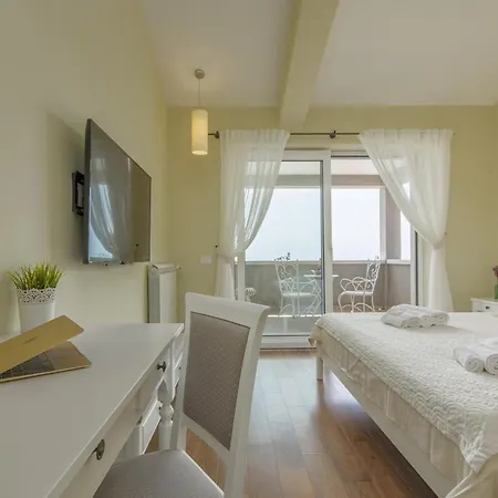 فيلة Sterpazzi For 8 People Near Porec With 38 M2 Heated Pool, Sea View & Wellness *