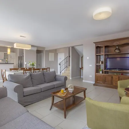 فيلة Sterpazzi For 8 People Near Porec With 38 M2 Heated Pool, Sea View & Wellness