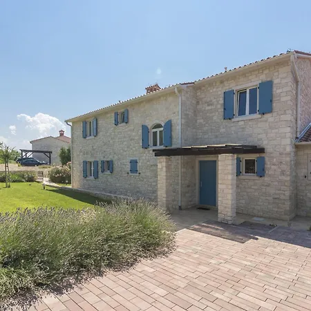 Sterpazzi For 8 People Near Porec With 38 M2 Heated Pool, Sea View & Wellness