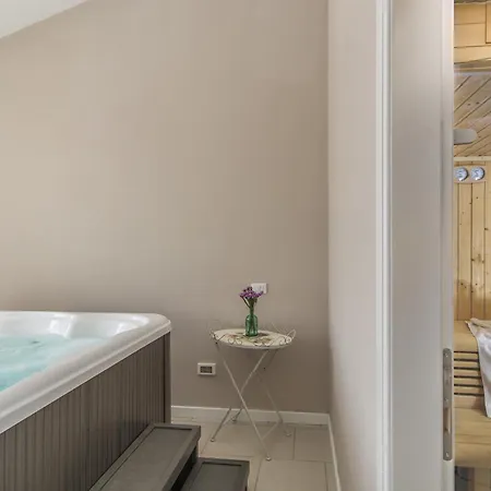 فيلة Sterpazzi For 8 People Near Porec With 38 M2 Heated Pool, Sea View & Wellness Višnjan