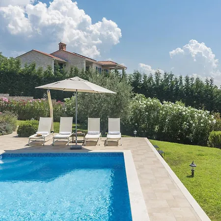 Sterpazzi For 8 People Near Porec With 38 M2 Heated Pool, Sea View & Wellness