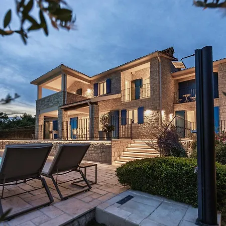 Sterpazzi For 8 People Near Porec With 38 M2 Heated Pool, Sea View & Wellness * Višnjan