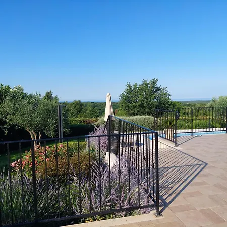 Sterpazzi For 8 People Near Porec With 38 M2 Heated Pool, Sea View & Wellness فيلة