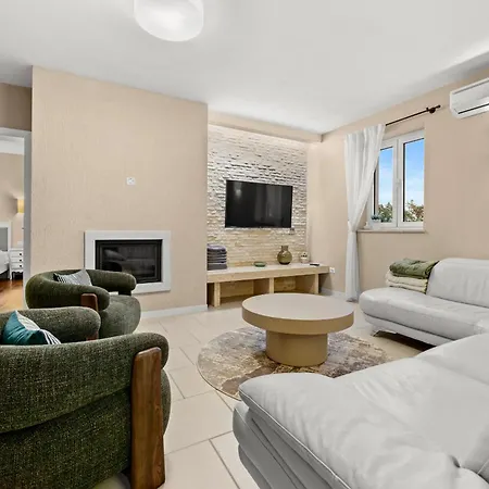فيلة Sterpazzi For 8 People Near Porec With 38 M2 Heated Pool, Sea View & Wellness *