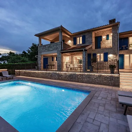 Sterpazzi For 8 People Near Porec With 38 M2 Heated Pool, Sea View & Wellness * Višnjan