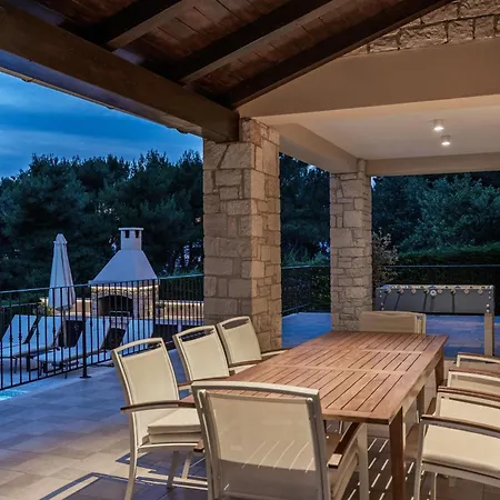 فيلة Sterpazzi For 8 People Near Porec With 38 M2 Heated Pool, Sea View & Wellness *