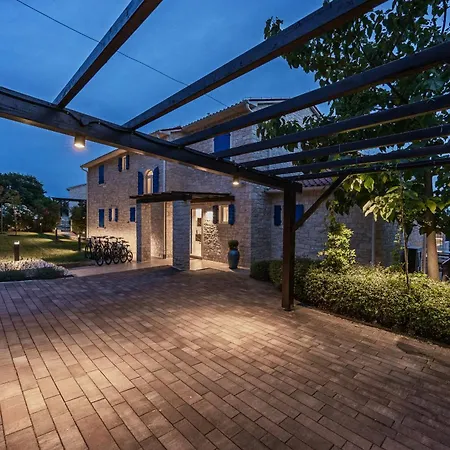 Sterpazzi For 8 People Near Porec With 38 M2 Heated Pool, Sea View & Wellness Višnjan