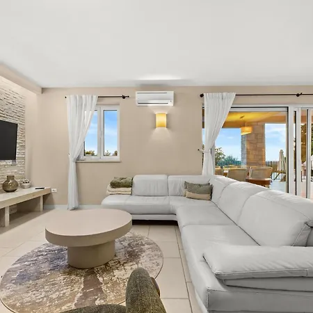 Sterpazzi For 8 People Near Porec With 38 M2 Heated Pool, Sea View & Wellness فيلة
