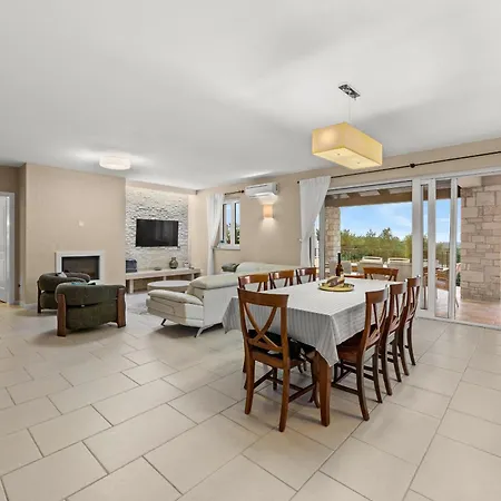 فيلة Sterpazzi For 8 People Near Porec With 38 M2 Heated Pool, Sea View & Wellness Višnjan