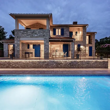 Sterpazzi For 8 People Near Porec With 38 M2 Heated Pool, Sea View & Wellness