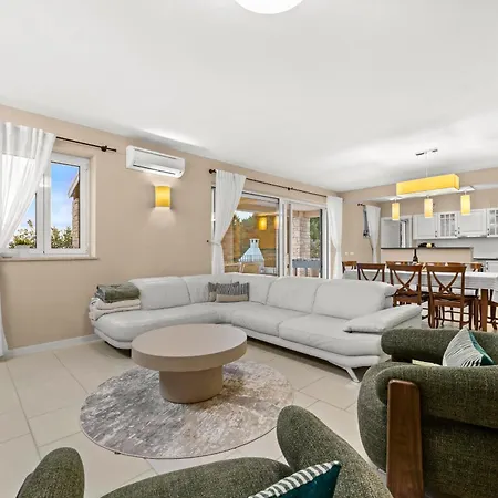 Sterpazzi For 8 People Near Porec With 38 M2 Heated Pool, Sea View & Wellness فيلة