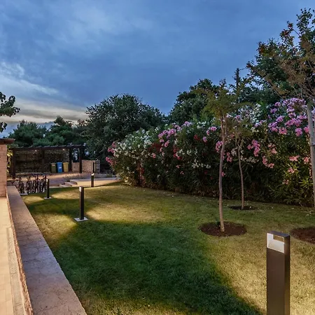 فيلة Sterpazzi For 8 People Near Porec With 38 M2 Heated Pool, Sea View & Wellness